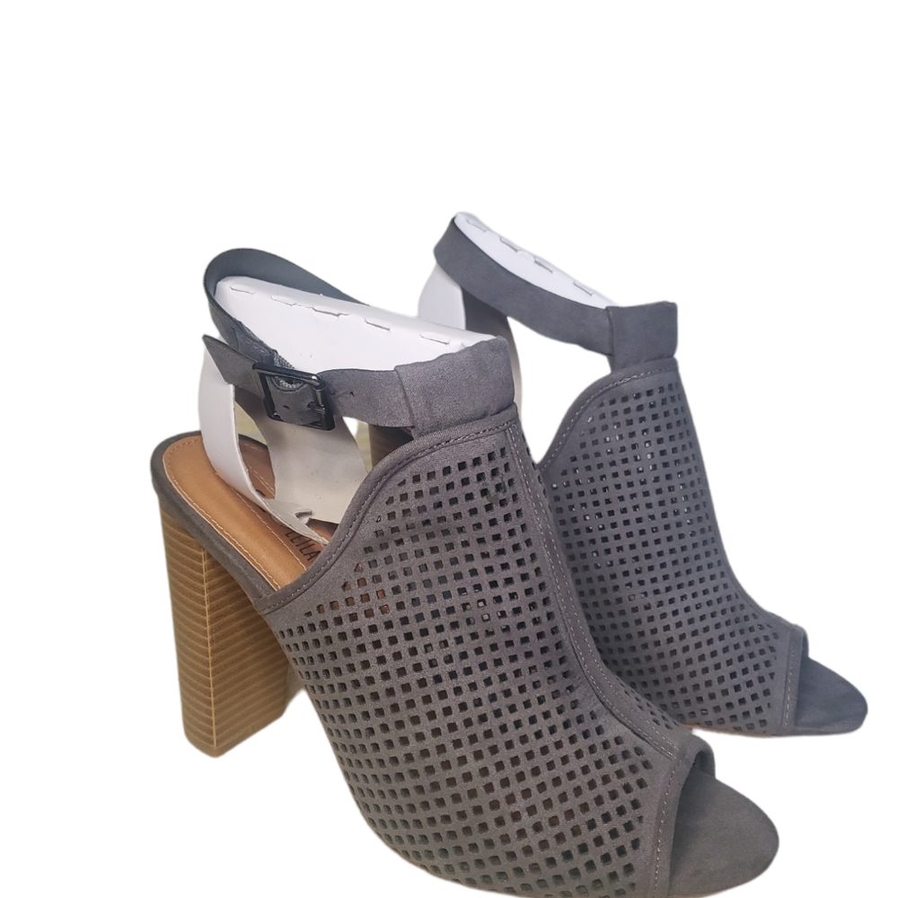 Leila Stone, size 9.5, grey ankle bootie
